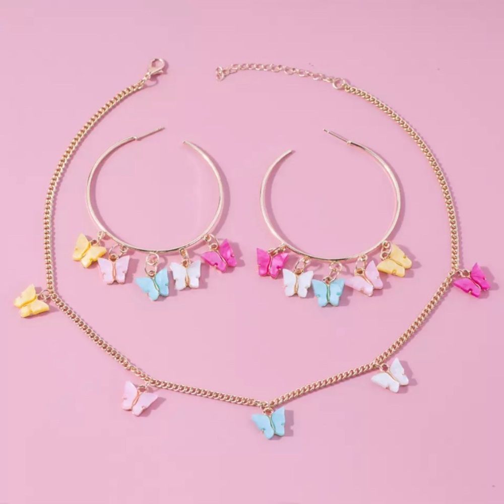 Necklace and hoop earrings